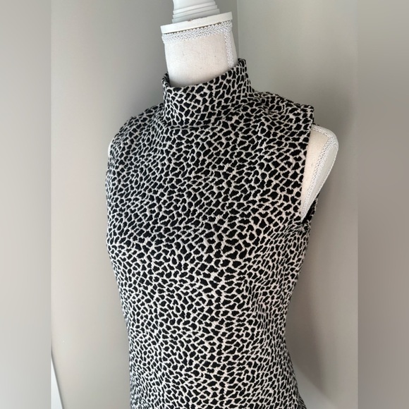 Reitmans Giraffe Print Sleeveless Turtleneck Blouse S - Picture 2 of 11